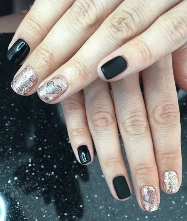 Manikīrs un pedikīrs mājās