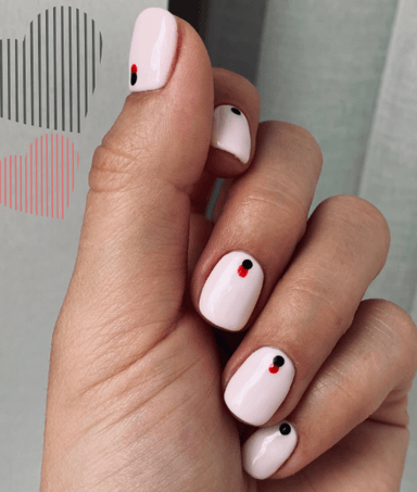 Manikīrs un pedikīrs mājās