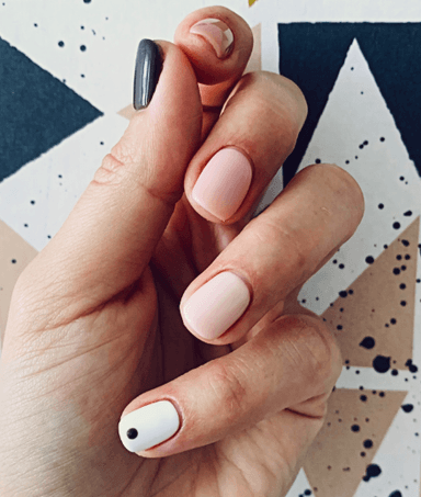 Manikīrs un pedikīrs mājās