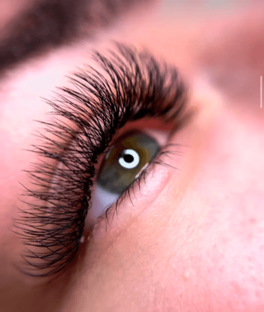 Luīze | Lash Addict Studio